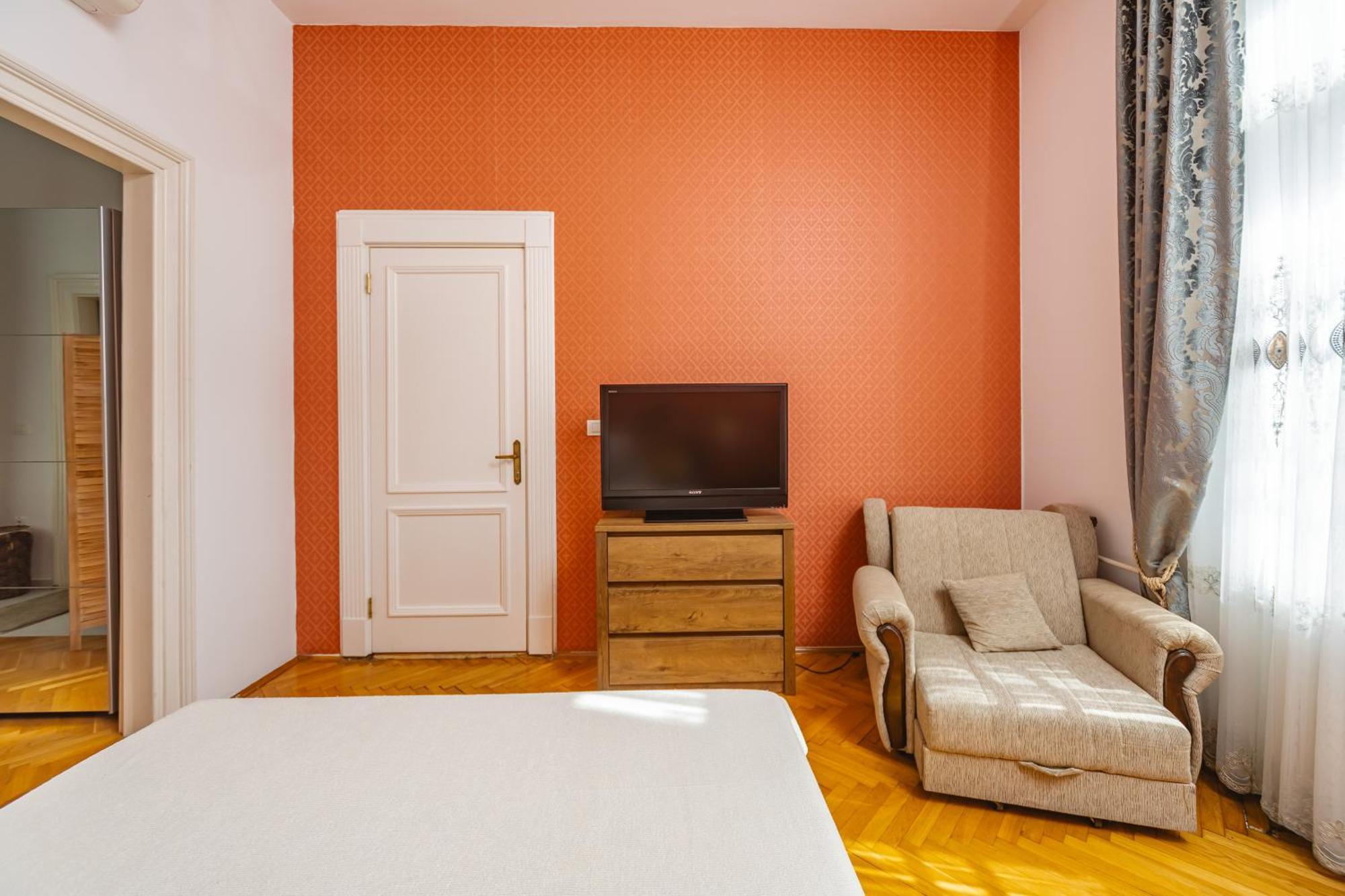 Le Petit Chateau Aparthotel 4*